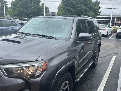 Used 2018 Toyota 4Runner TRD Off-Road Premium AWD/4WD image 12