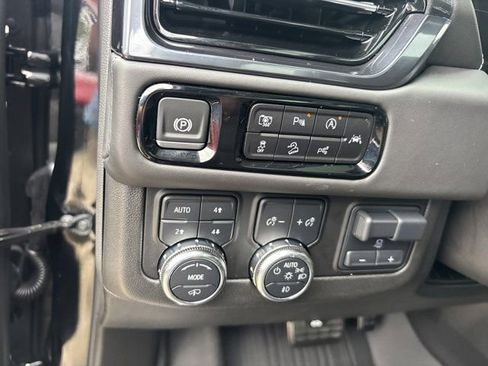Used 2025 GMC Yukon XL AT4 Ultimate AWD/4WD image 32