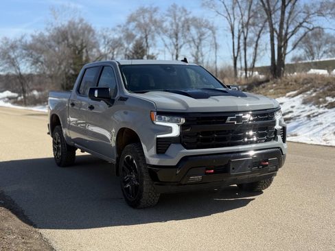 Used 2024 Chevrolet Silverado 1500 LT Trail Boss w/ Convenience Package II AWD/4WD image 4