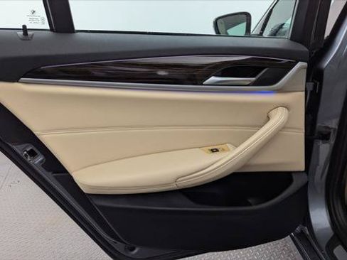Used 2019 BMW 530e RWD image 14