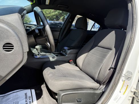 Used 2014 Dodge Charger SE image 9