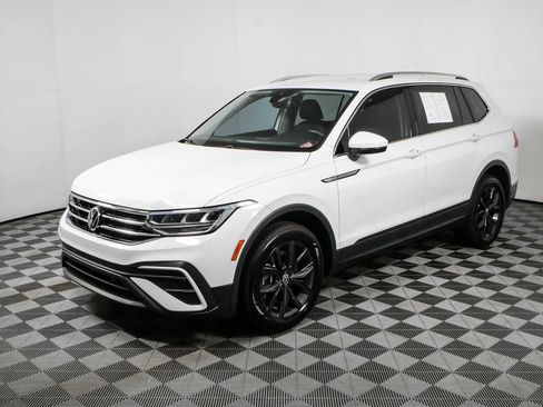 Certified 2024 Volkswagen Tiguan SE FWD image 25