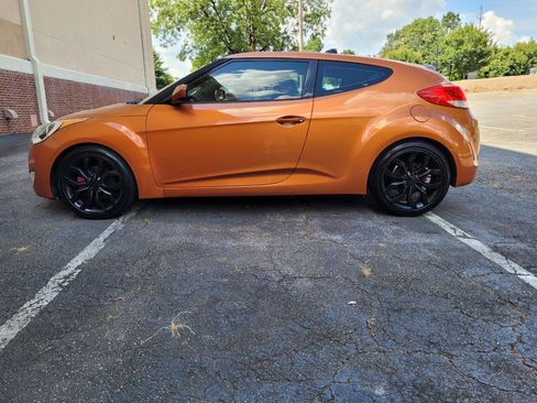 Used 2013 Hyundai Veloster w/ Style Pkg image 13