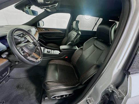 Used 2023 Jeep Grand Cherokee L Summit image 13