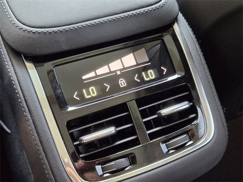 Used 2025 Volvo XC90 B6 Core w/ Protection Package image 32