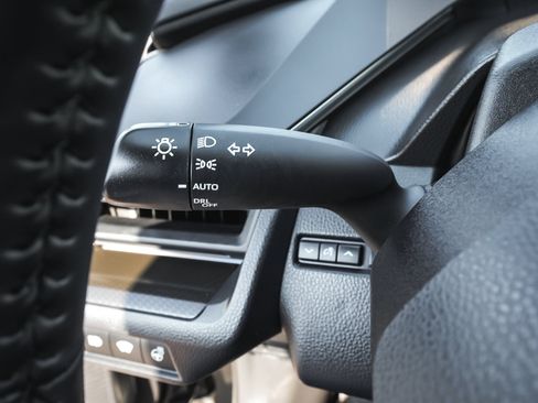 Used 2025 Toyota Prius AWD image 20