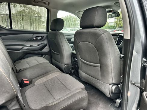 Used 2021 Chevrolet Traverse LS image 18