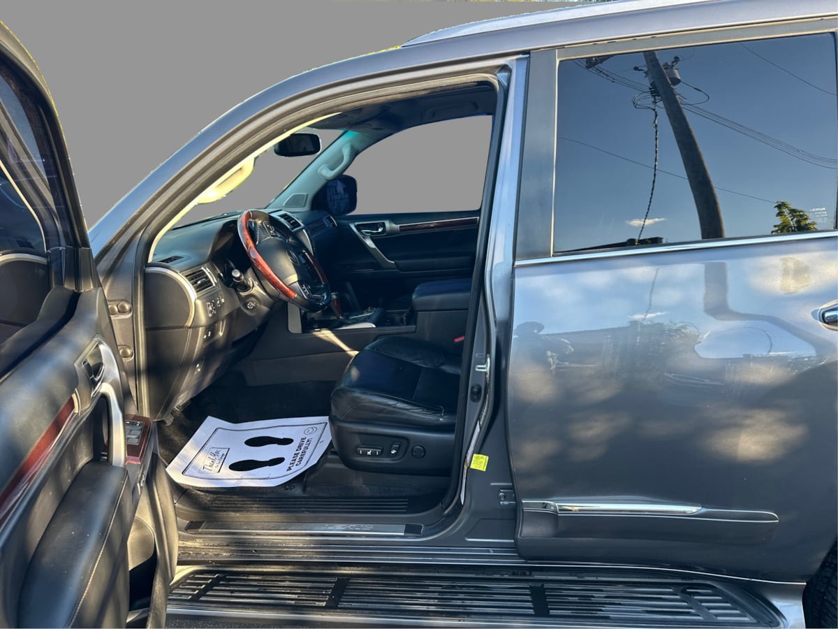 Used 2017 Lexus GX 460 Premium w/ Premium Package AWD/4WD image 23