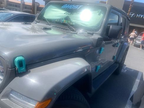 Used 2021 Jeep Wrangler Unlimited Sahara AWD/4WD image 3