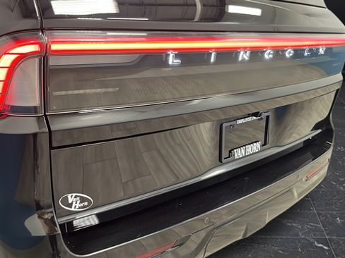 Used 2025 Lincoln Navigator L Reserve AWD/4WD image 42