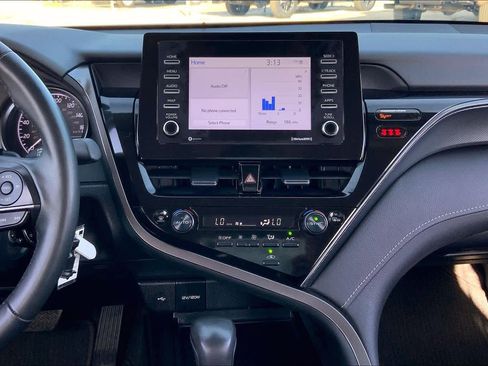 Used 2024 Toyota Camry SE image 6