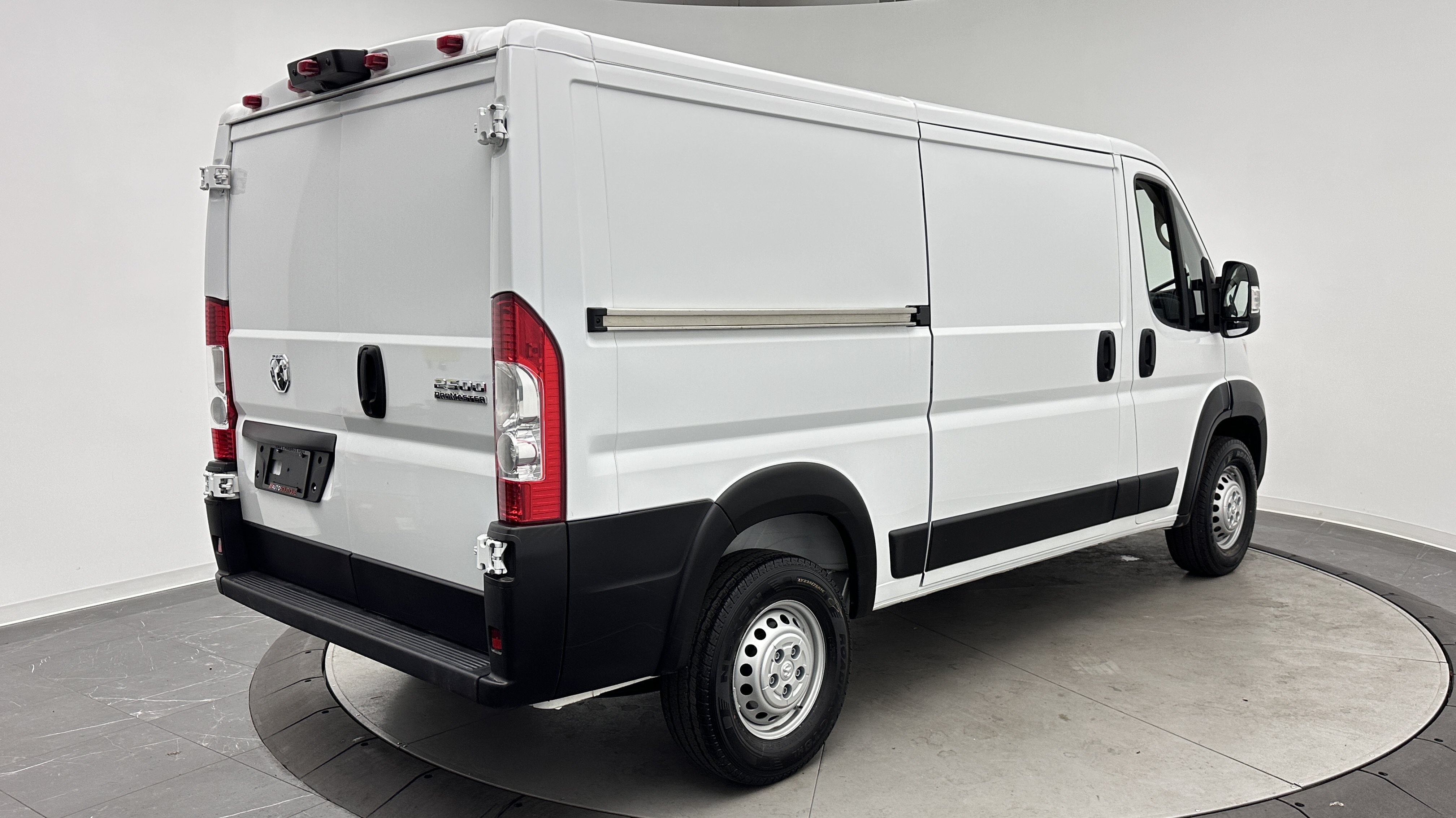 Used 2026 RAM ProMaster 2500 w/ Convenience Group FWD image 7