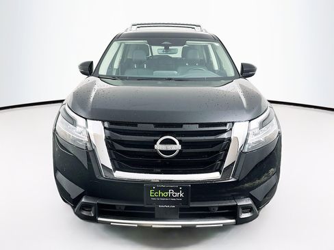 Used 2024 Nissan Pathfinder SL image 2