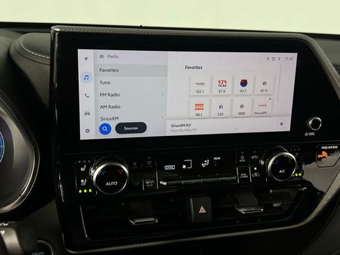 Used 2024 Toyota Highlander Platinum image 15