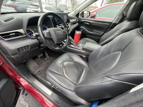 Used 2021 Toyota Highlander Limited image 2