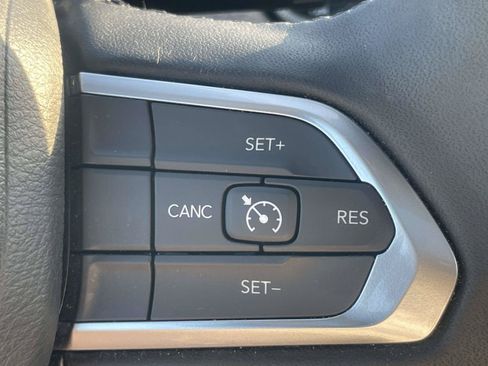 Certified 2025 Jeep Compass Latitude w/ Sun & Sound Group AWD/4WD image 26