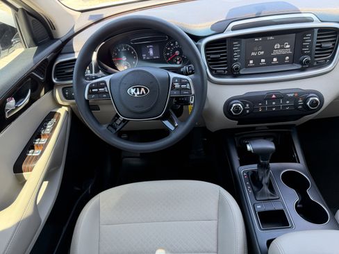 Used 2019 Kia Sorento LX image 14