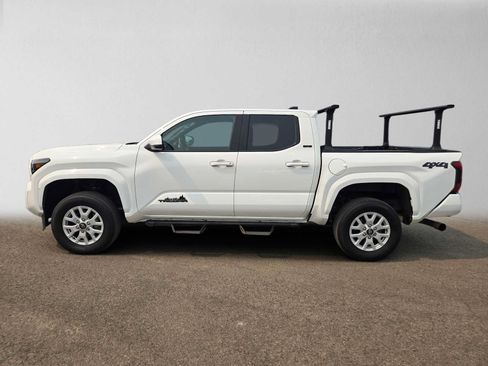 Used 2024 Toyota Tacoma SR5 w/ SR5 Upgrade Package AWD/4WD image 7
