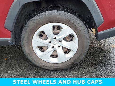 Used 2021 Toyota RAV4 LE image 9