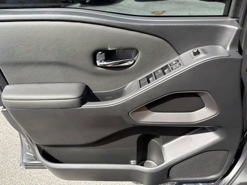 Used 2024 Nissan Frontier SV w/ Tow Package image 7