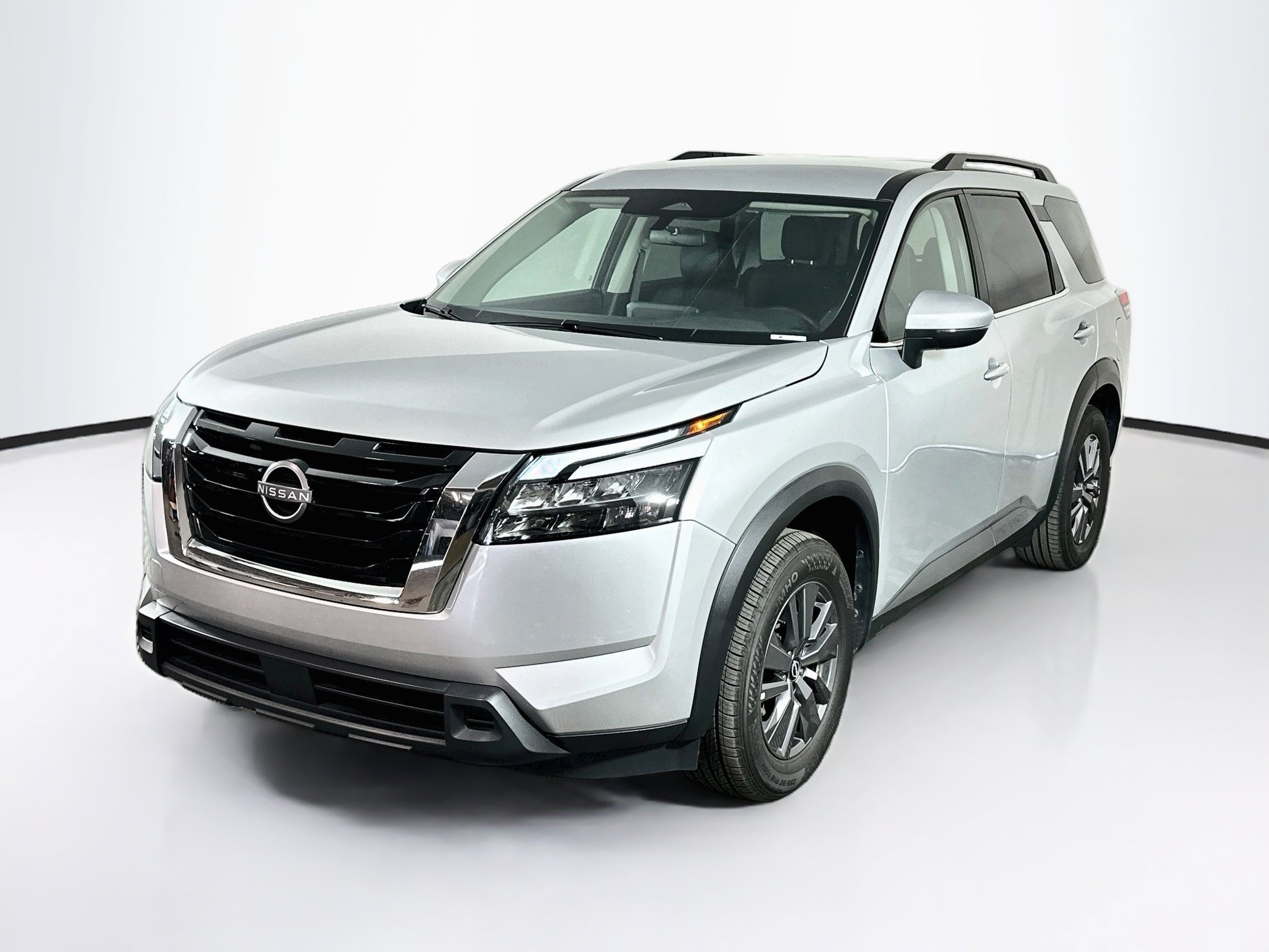 Used 2025 Nissan Pathfinder SV FWD image 3
