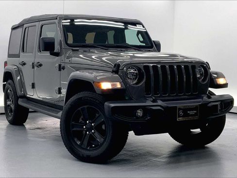Used 2020 Jeep Wrangler Unlimited Sahara image 2