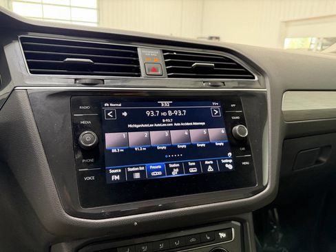 Used 2021 Volkswagen Tiguan SE AWD/4WD image 12