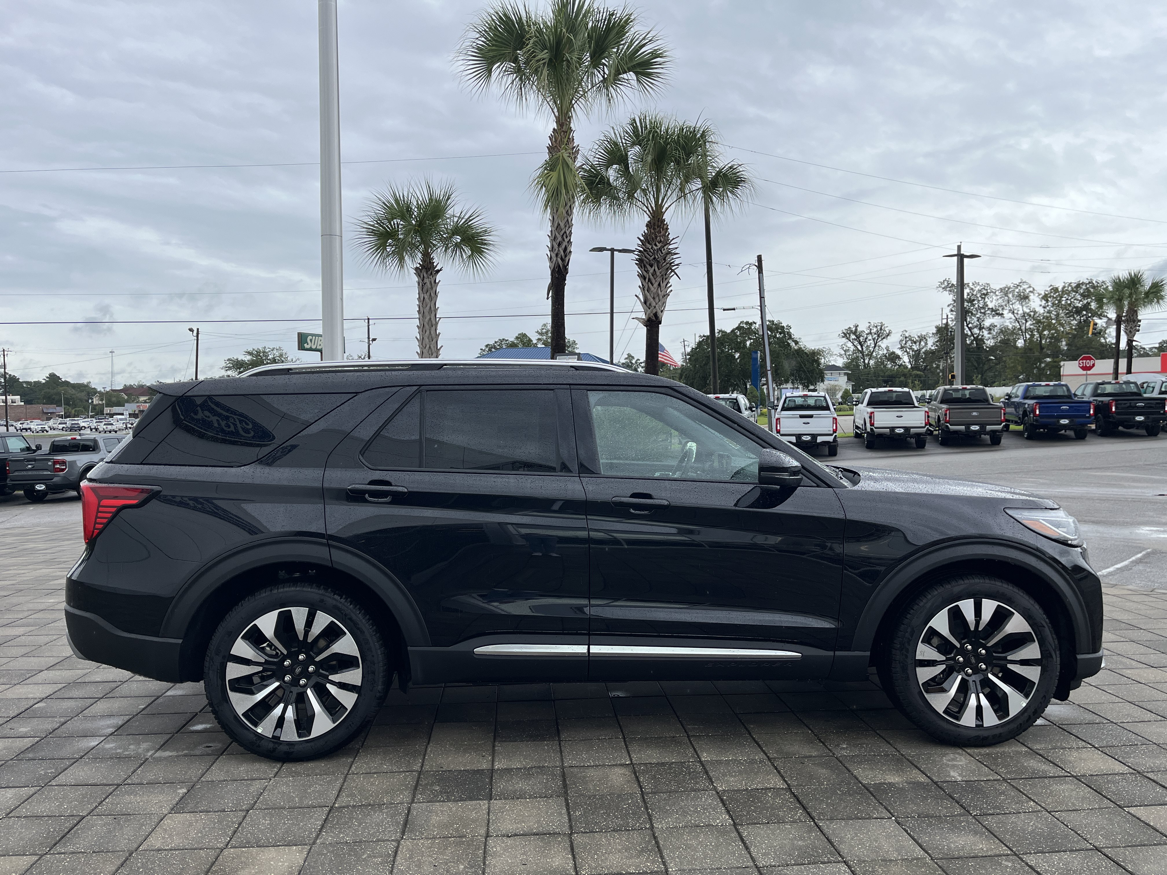 New 2027 Ford Explorer Platinum RWD image 7