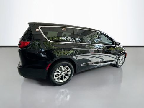 New 2026 Chrysler Pacifica Select image 6