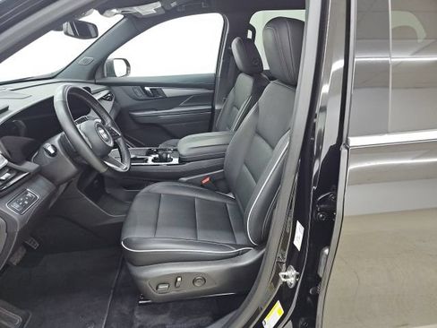 Used 2025 Buick Enclave Preferred AWD/4WD image 2