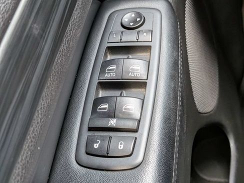 Used 2020 Jeep Grand Cherokee Laredo w/ 18" Wheel & 8.4" Radio Group AWD/4WD image 27