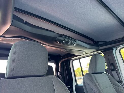 New 2025 Jeep Gladiator Willys image 16