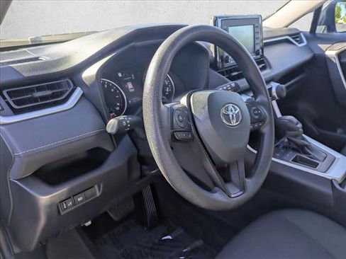 Used 2021 Toyota RAV4 LE image 10
