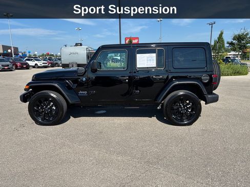 Used 2025 Jeep Wrangler Unlimited Sahara w/ Safety Group AWD/4WD image 2