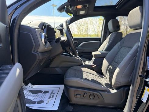 Used 2024 Chevrolet Colorado ZR2 w/ Technology Package AWD/4WD image 18