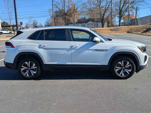 New 2026 Volkswagen Atlas Cross Sport SE FWD image 3