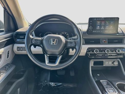 Certified 2025 Honda Pilot Touring image 29
