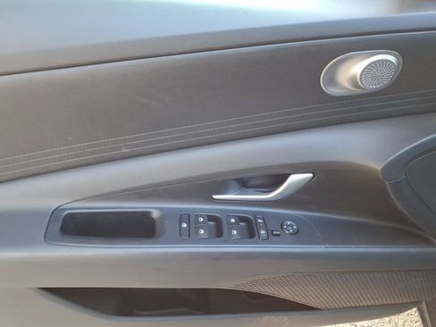 Used 2025 Hyundai Elantra SE FWD image 8
