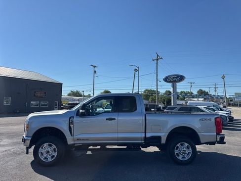Used 2024 Ford F350 XLT AWD/4WD image 2