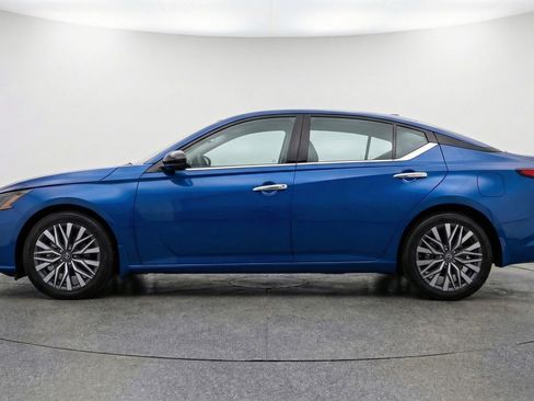 Used 2025 Nissan Altima 2.5 SV FWD image 5
