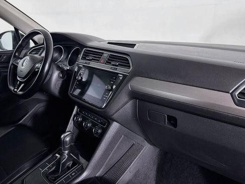 Used 2019 Volkswagen Tiguan SE w/ Panoramic Sunroof Package FWD image 28
