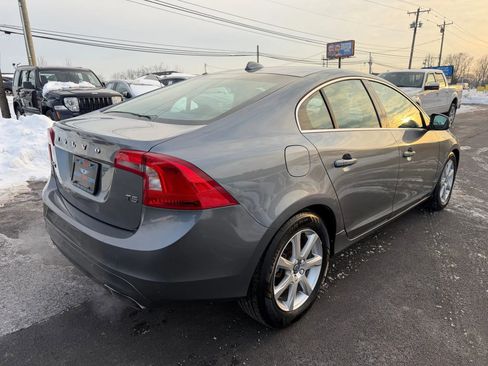 Used 2016 Volvo S60 T5 Premier image 3