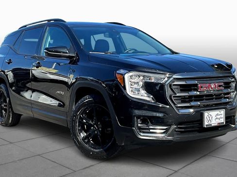 Used 2022 GMC Terrain AT4 image 2