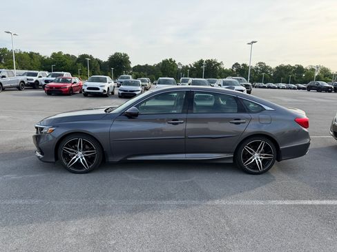 Used 2021 Honda Accord Touring image 2