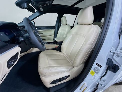 Used 2023 Jeep Grand Cherokee Limited image 21