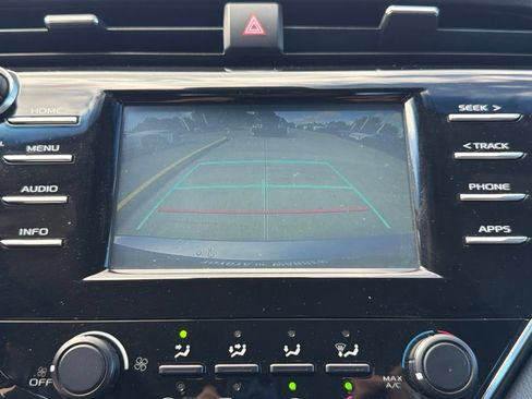Used 2018 Toyota Camry LE FWD image 15