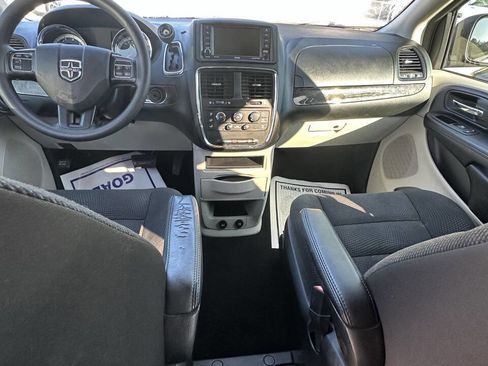 Used 2020 Dodge Grand Caravan SE w/ UConnect Hands-Free Group image 12