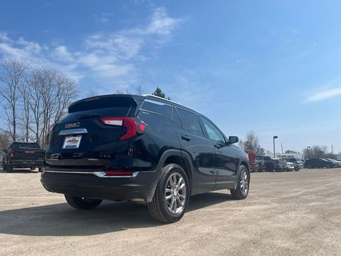 Used 2024 GMC Terrain SLT image 9