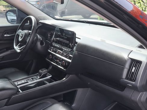 Used 2024 Nissan Pathfinder SL w/ SL Premium Package FWD image 46