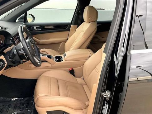 Used 2022 Porsche Cayenne AWD/4WD image 24